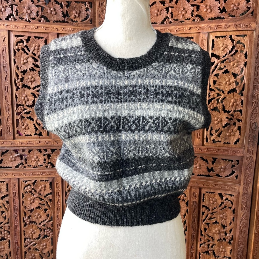 Vintage Wool Gray Patterned Knit Sleeveless Sweater Vest